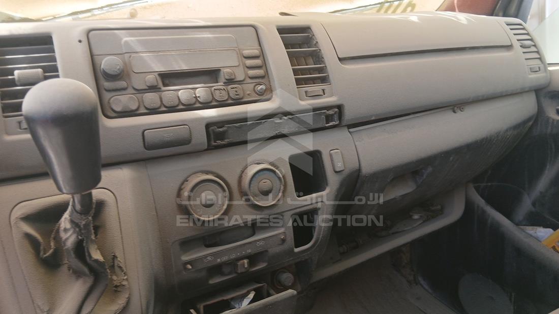 2005 Toyota Hiace — Entertainment Systems & Camera Monitor & Navigation — Photo 16