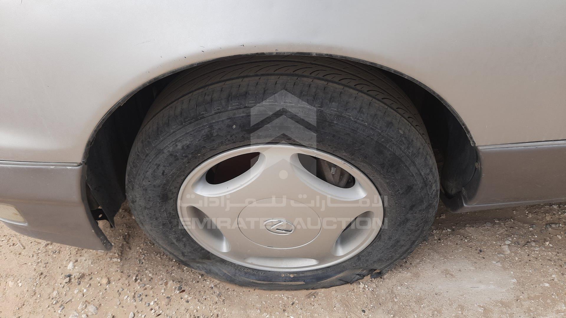 1999 LEXUS LS400 VIN: JT8BH28F2X0142302