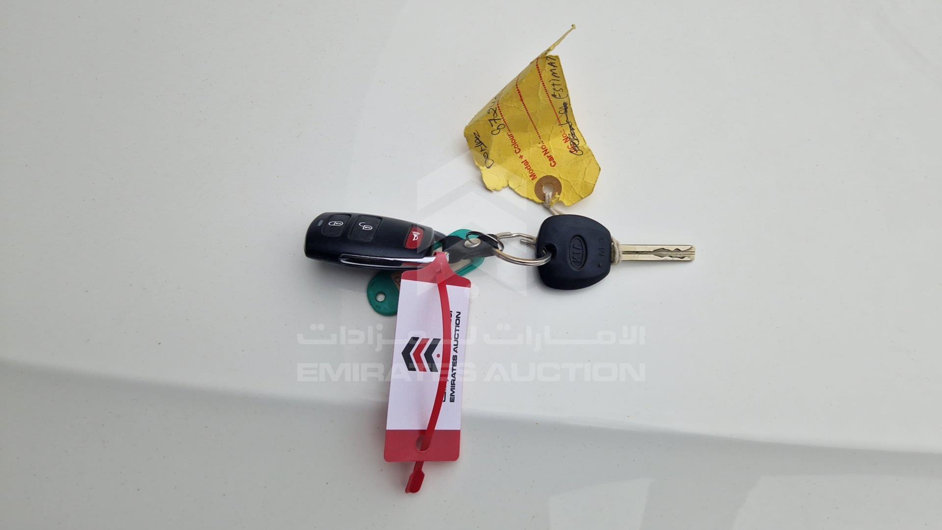 2015 KIA MOHAVE VIN: KNAKM8112F5127778