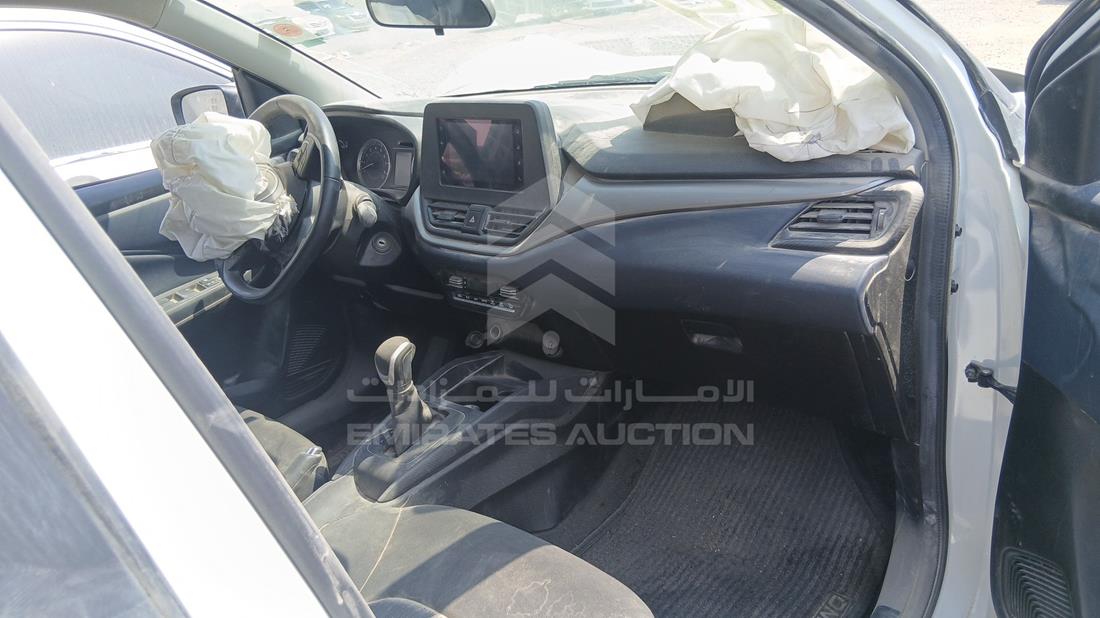سوزوكي بالينو 2025 — زاوية واجهة الراكب الأمامي الأيمن — صورة 23