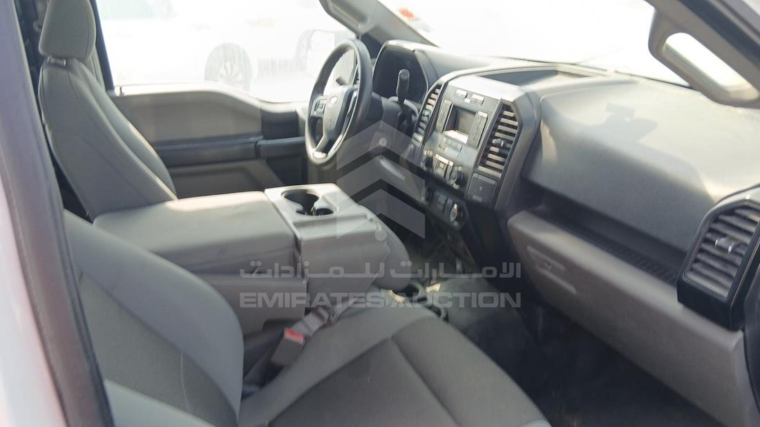 فورد اف 150 2019 — زاوية الراكب الأمامي للمقعد — صورة 24