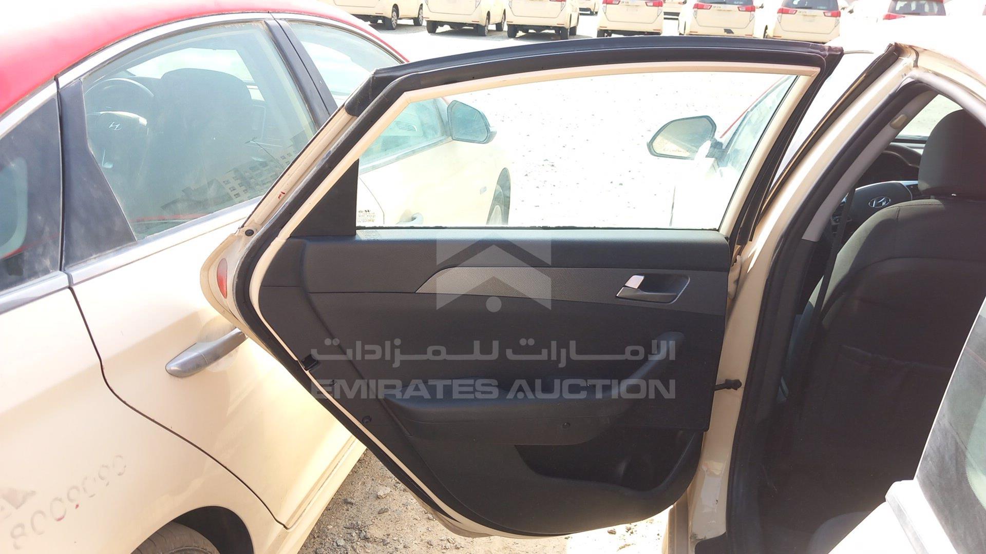 2018 HYUNDAI SONATA VIN: KMHE24133JA082023