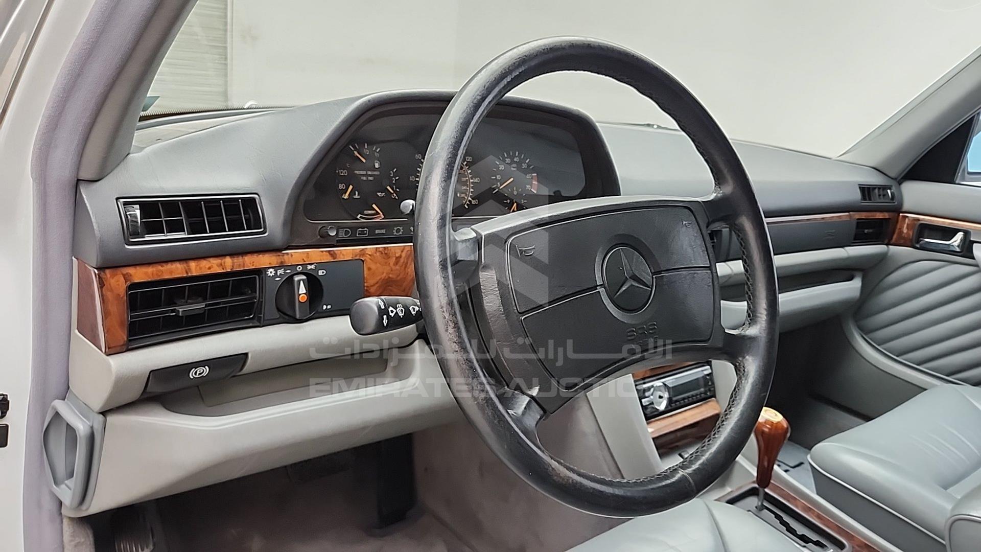 1990 MERCEDES SEL 560 VIN: WDBCA39E7LA537035