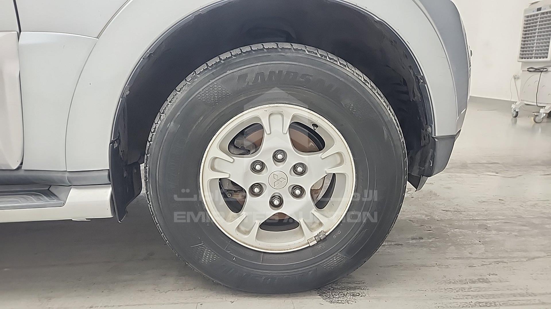 2008 MITSUBISHI PAJERO VIN: JMYLRV93W8J720356