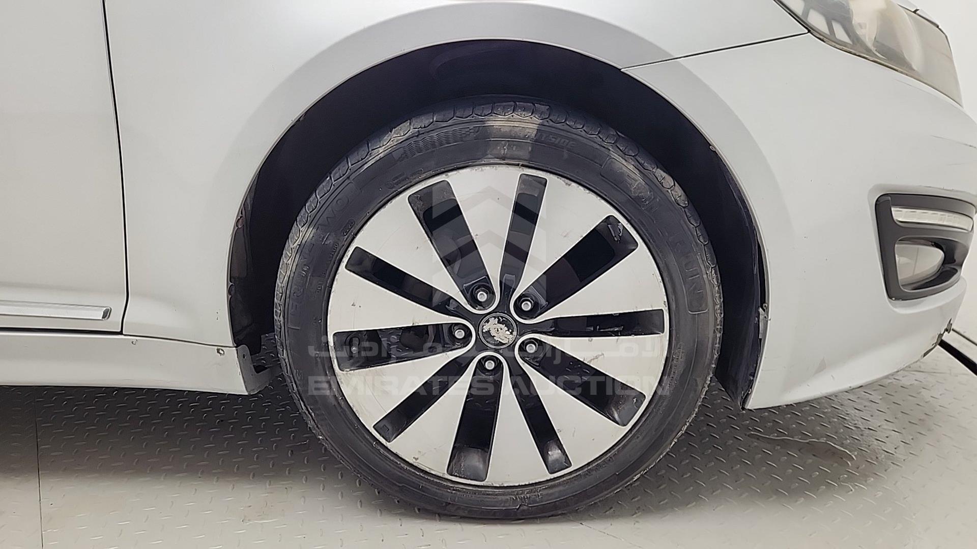 2011 KIA K5 VIN: KNAGN415BBA150063