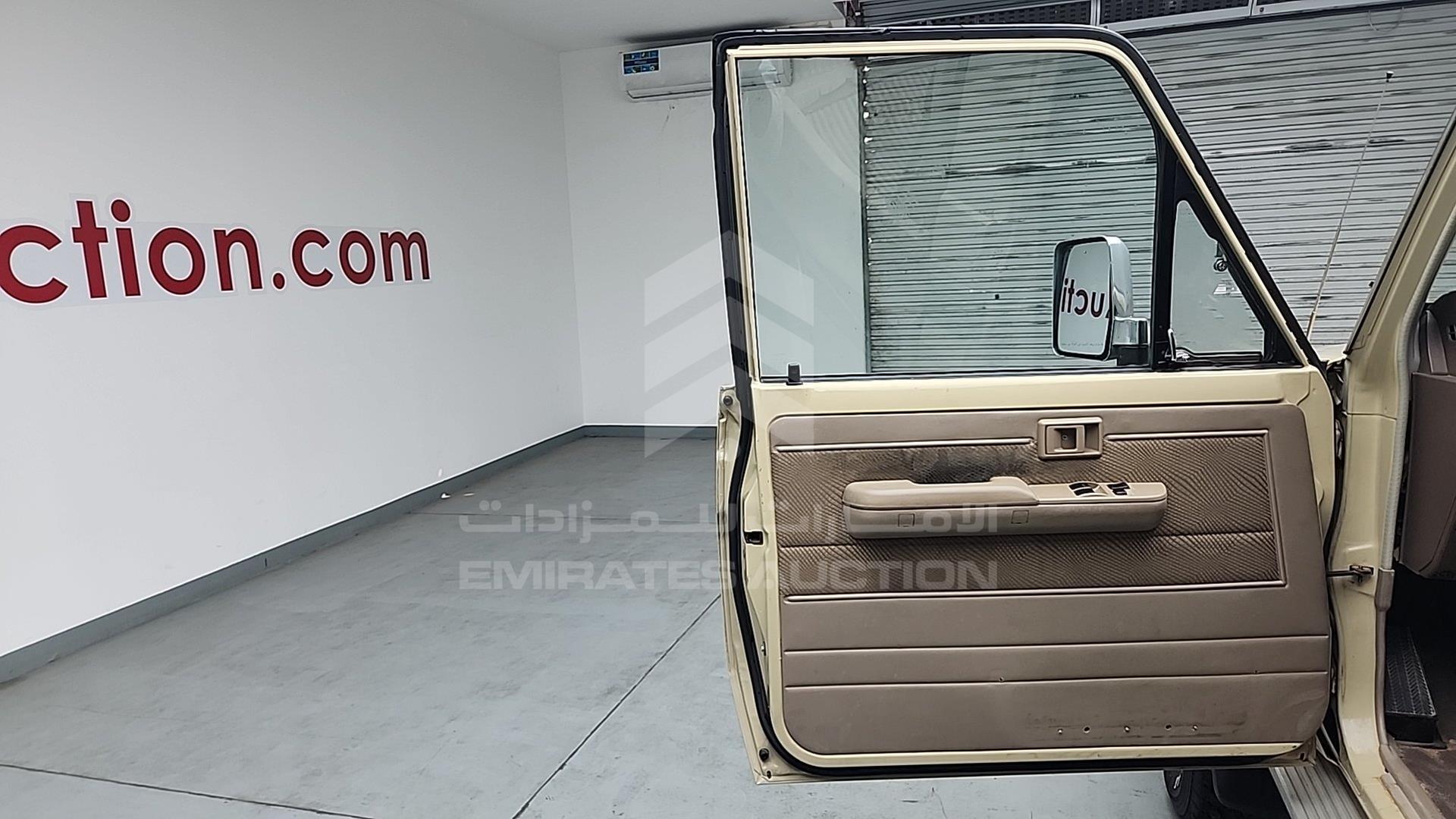 2015 TOYOTA LAND CRUISER VIN: JTFLU73J0F7004670