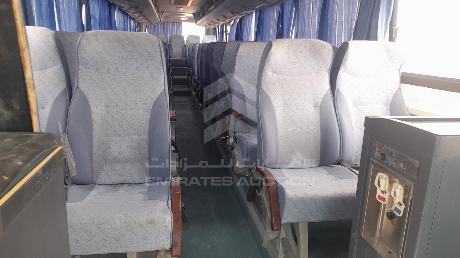 2010 BUS --- VIN: LGF6JR9W4AF123549