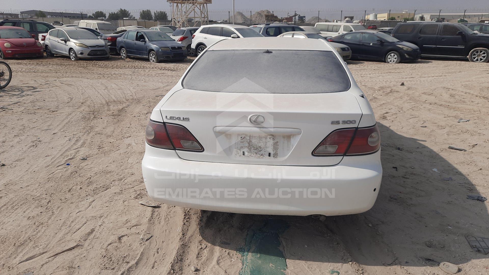 2002 LEXUS ES 300 VIN: JTHBF30G820049888