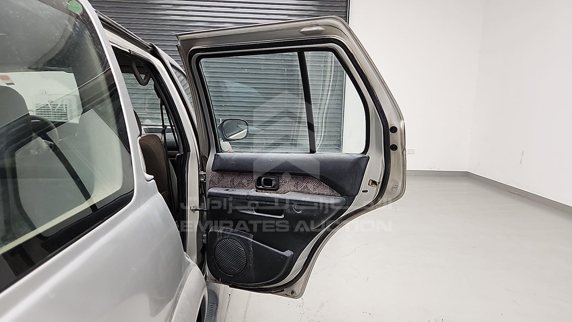 2004 NISSAN PATHFINDER VIN: JN8DR05Y34W700429