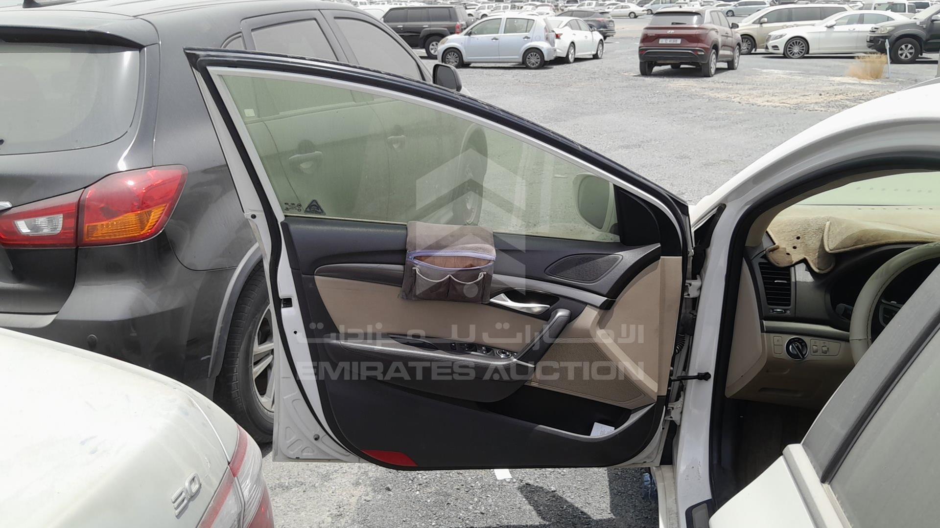 2014 HYUNDAI I40 VIN: KMHLC81C3EU063018