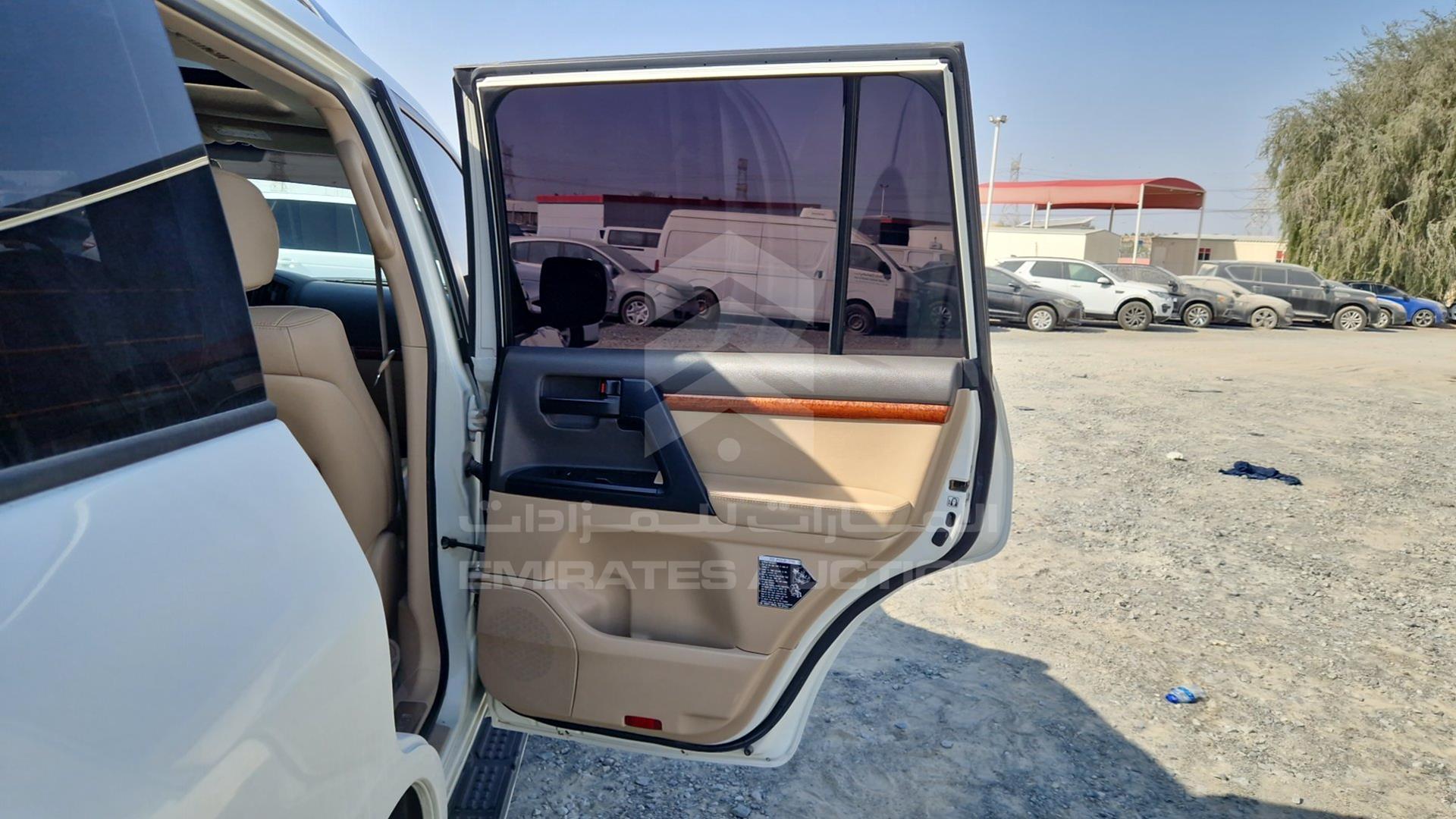 2014 TOYOTA LAND CRUISER VIN: JTMHX09J3E5041422