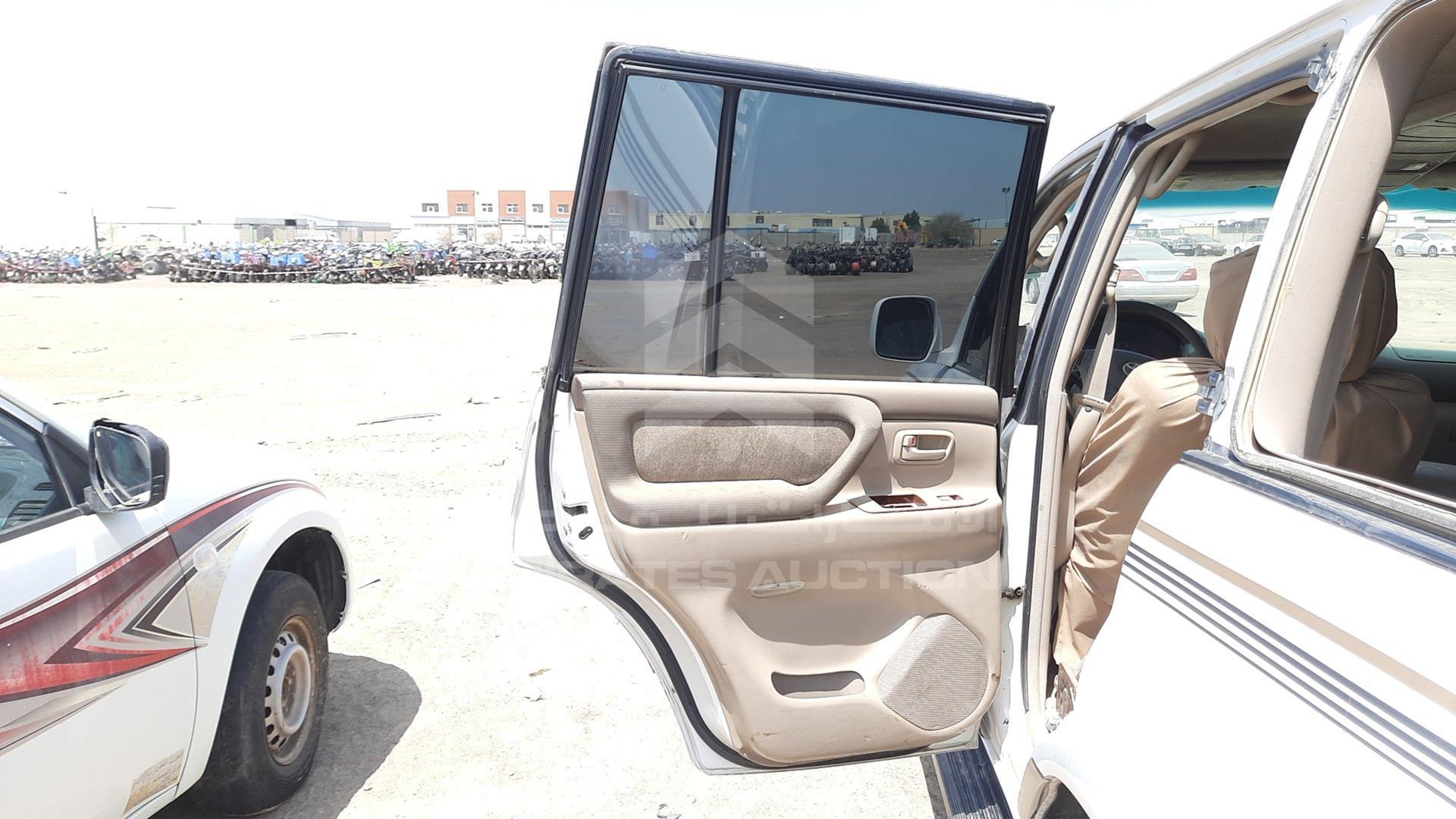 2002 TOYOTA LAND CRUISER VIN: JTEHT05J922027437