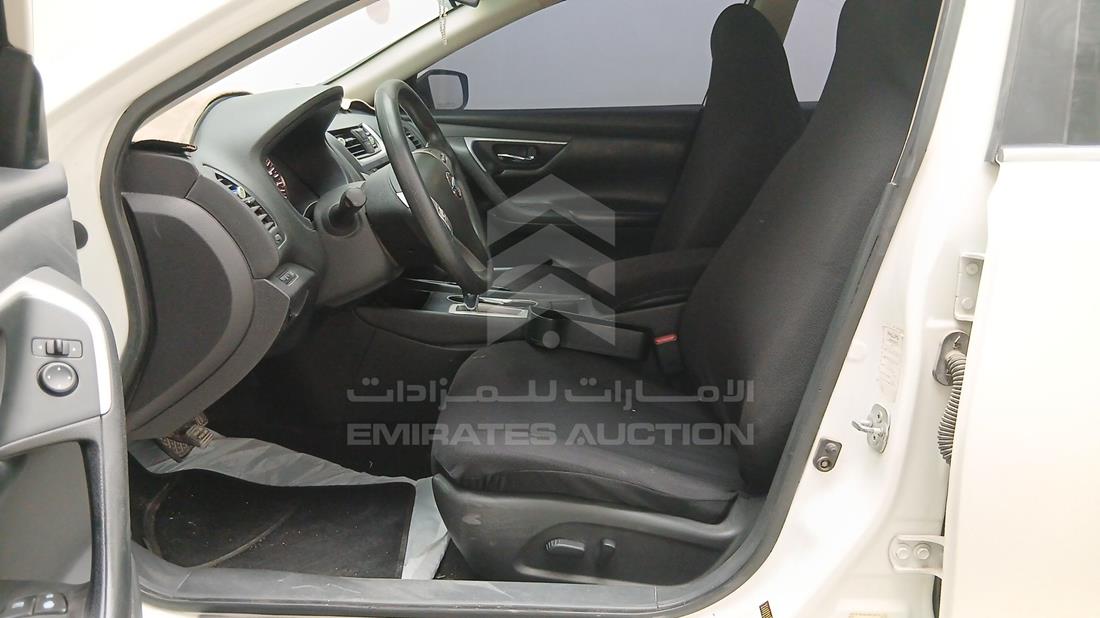 2016 Nissan Altima — Front Left Driver Seat View — Photo 15