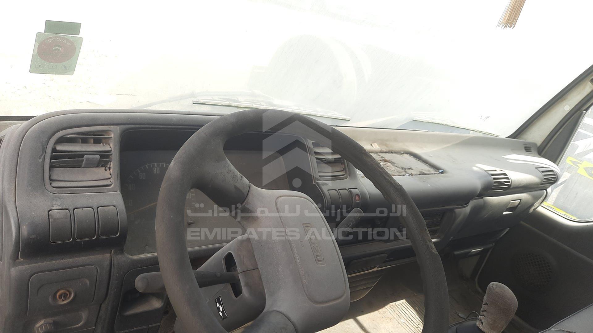 2001 ISUZU NPR VIN: JAAJP34G317P03388