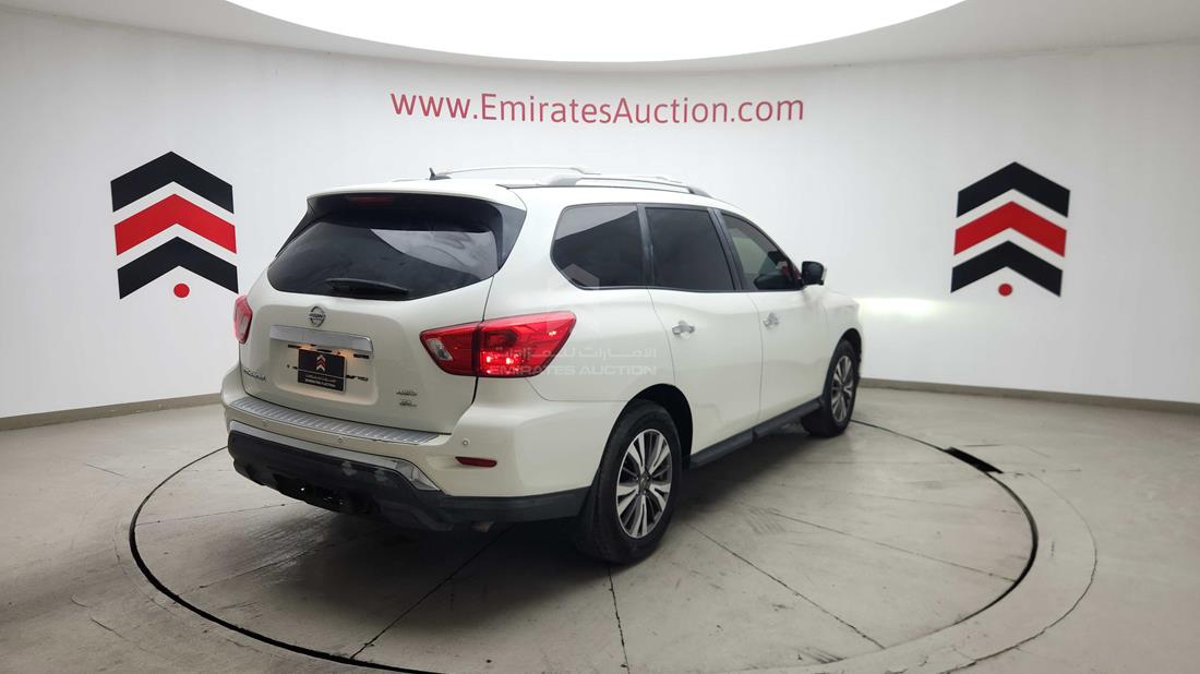 2017 Nissan Pathfinder — Rear Right Angle — Photo 10