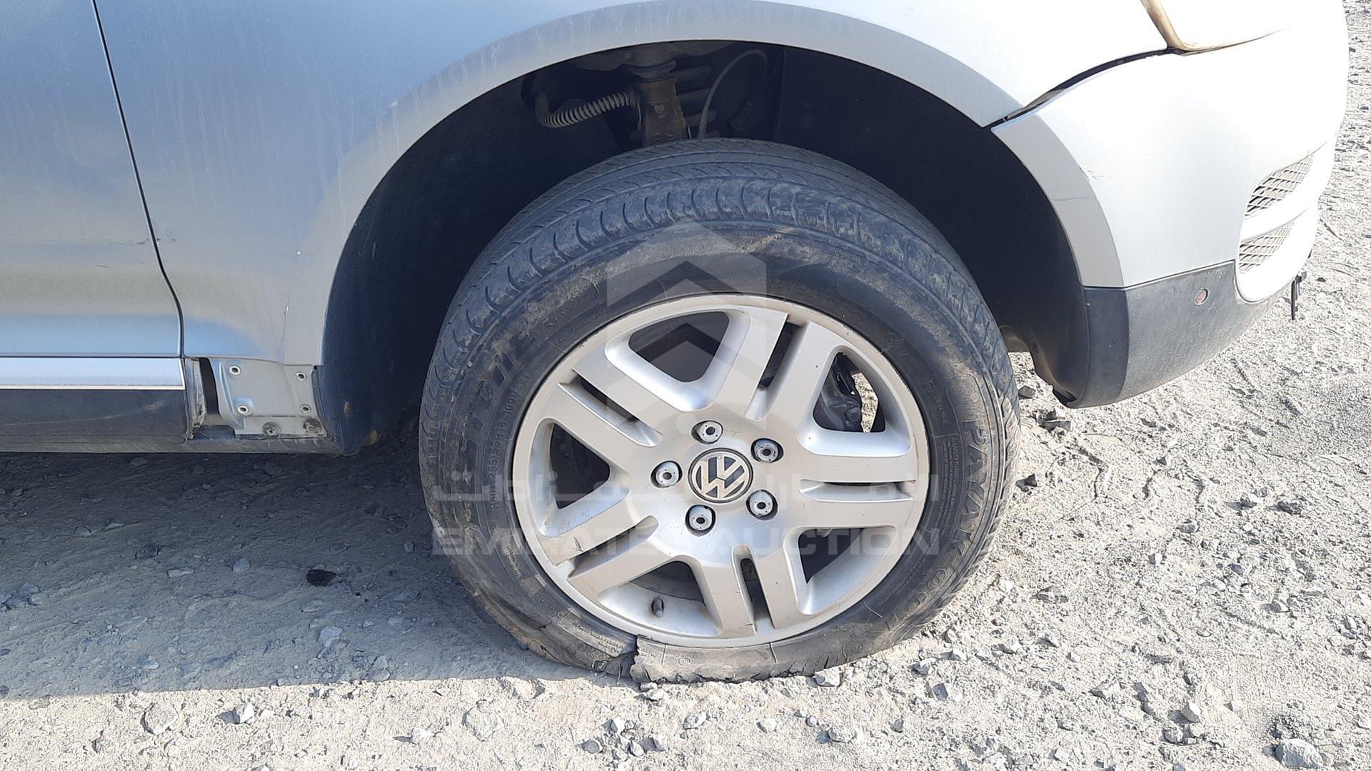 2005 VOLKSWAGEN TOUAREG VIN: WVGHRP7L25D033952