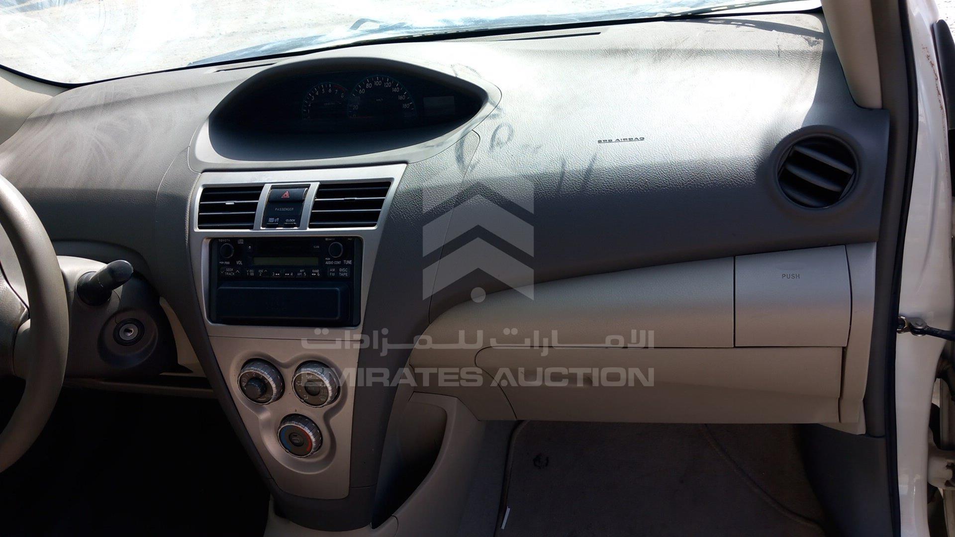 2011 TOYOTA YARIS VIN: JTDBW9236BL002176