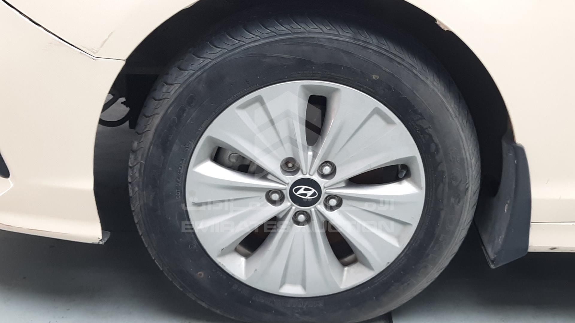 2019 HYUNDAI SONATA HYBRID VIN: KMHE24136KA093096