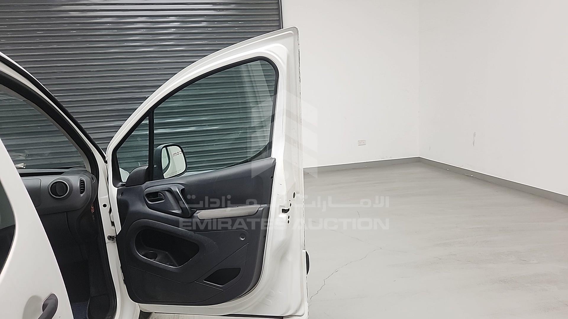 2017 PEUGEOT PARTNER VIN: VF37JNFUXHJ508703