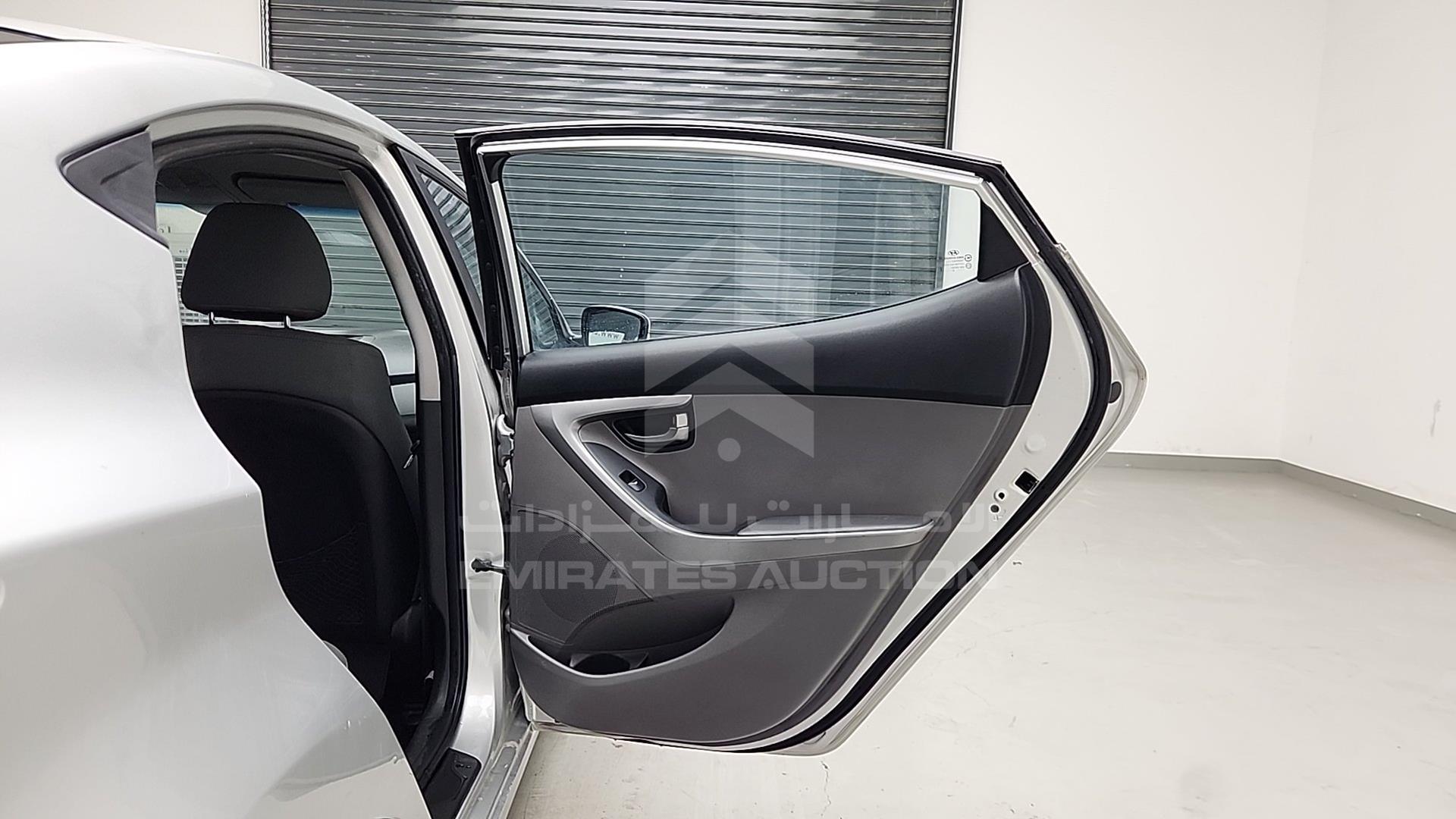 2014 HYUNDAI ELANTRA VIN: KMHDG41C5EU823807