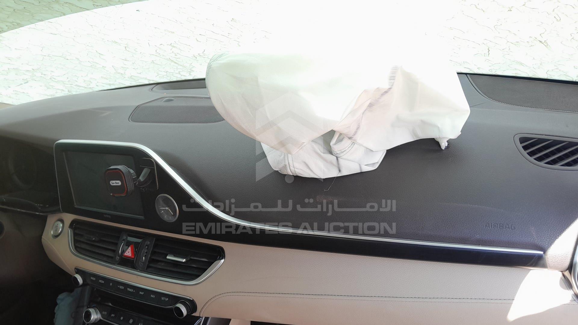 2018 HYUNDAI AZERA VIN: KMHF341F6JA182385