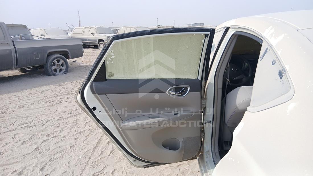 نيسان سينترا 2019 — الباب الخلفي الأيسر — صورة 18
