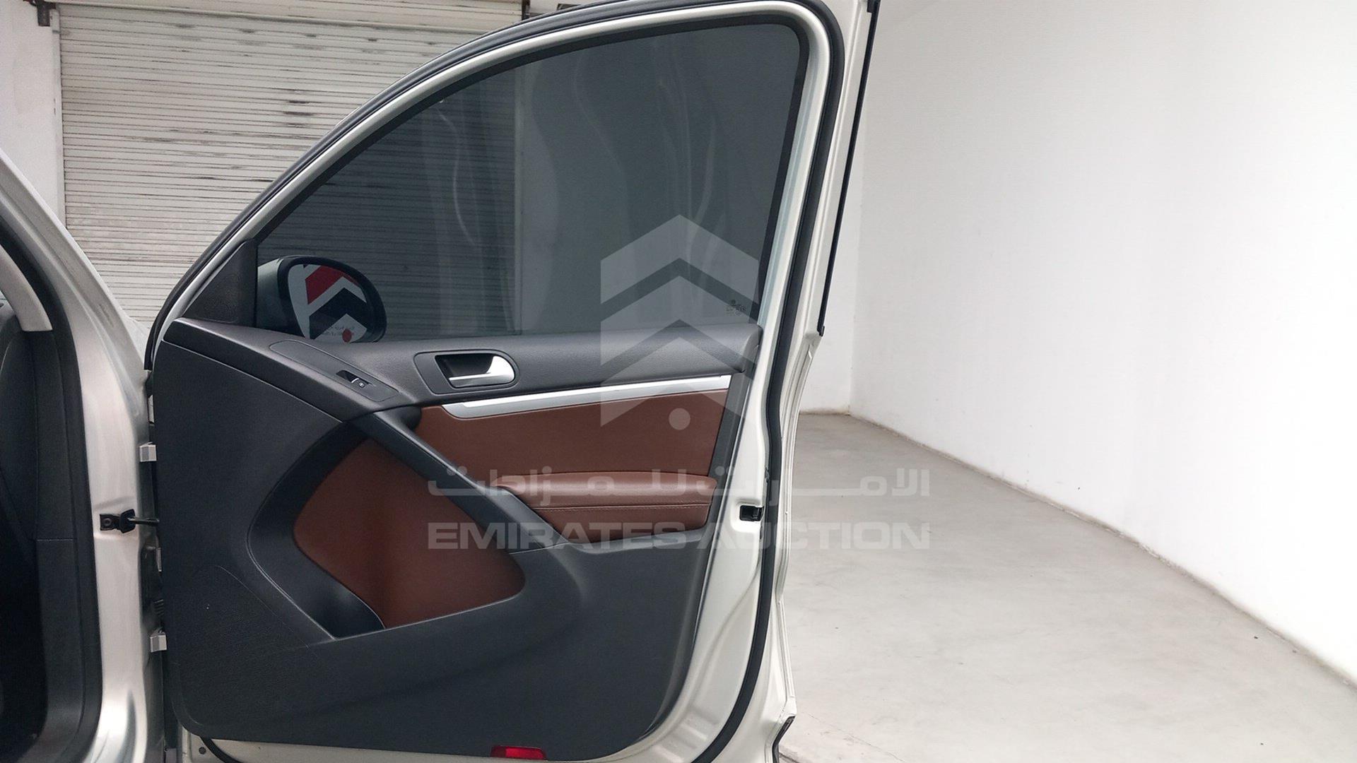 2016 VOLKSWAGEN TIGUAN VIN: WVGDE2AX1GW544858