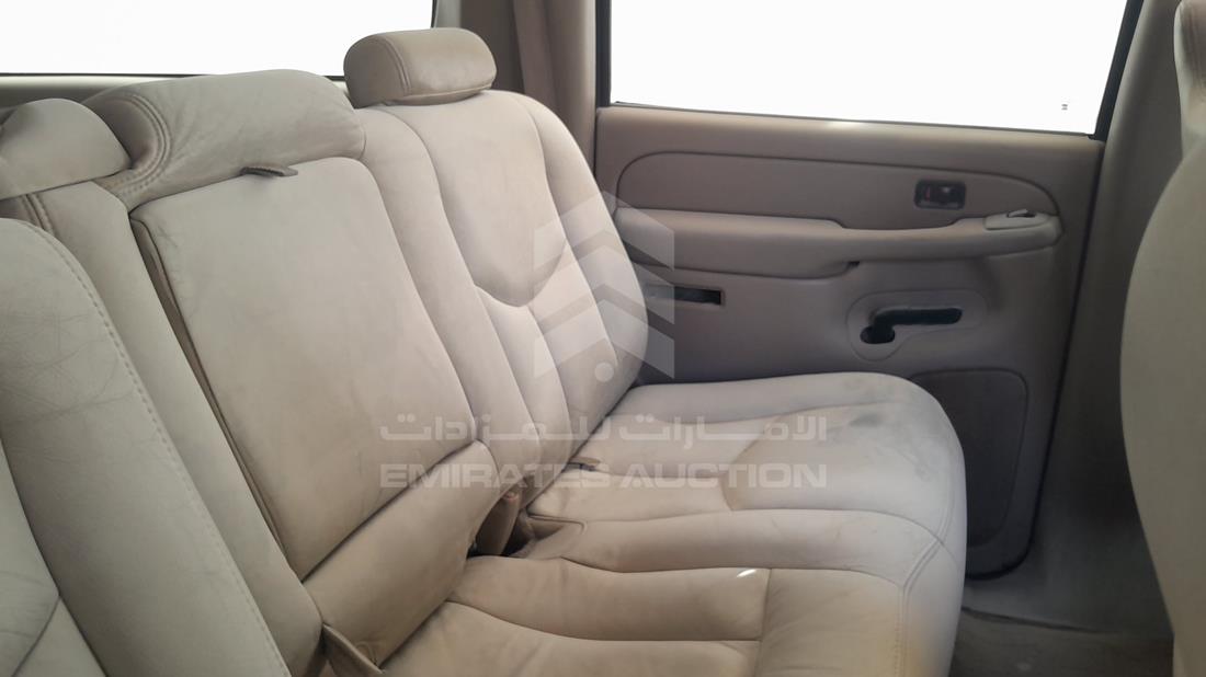 2004 GMC Suburban — Rear Right Passenger View — Photo 20