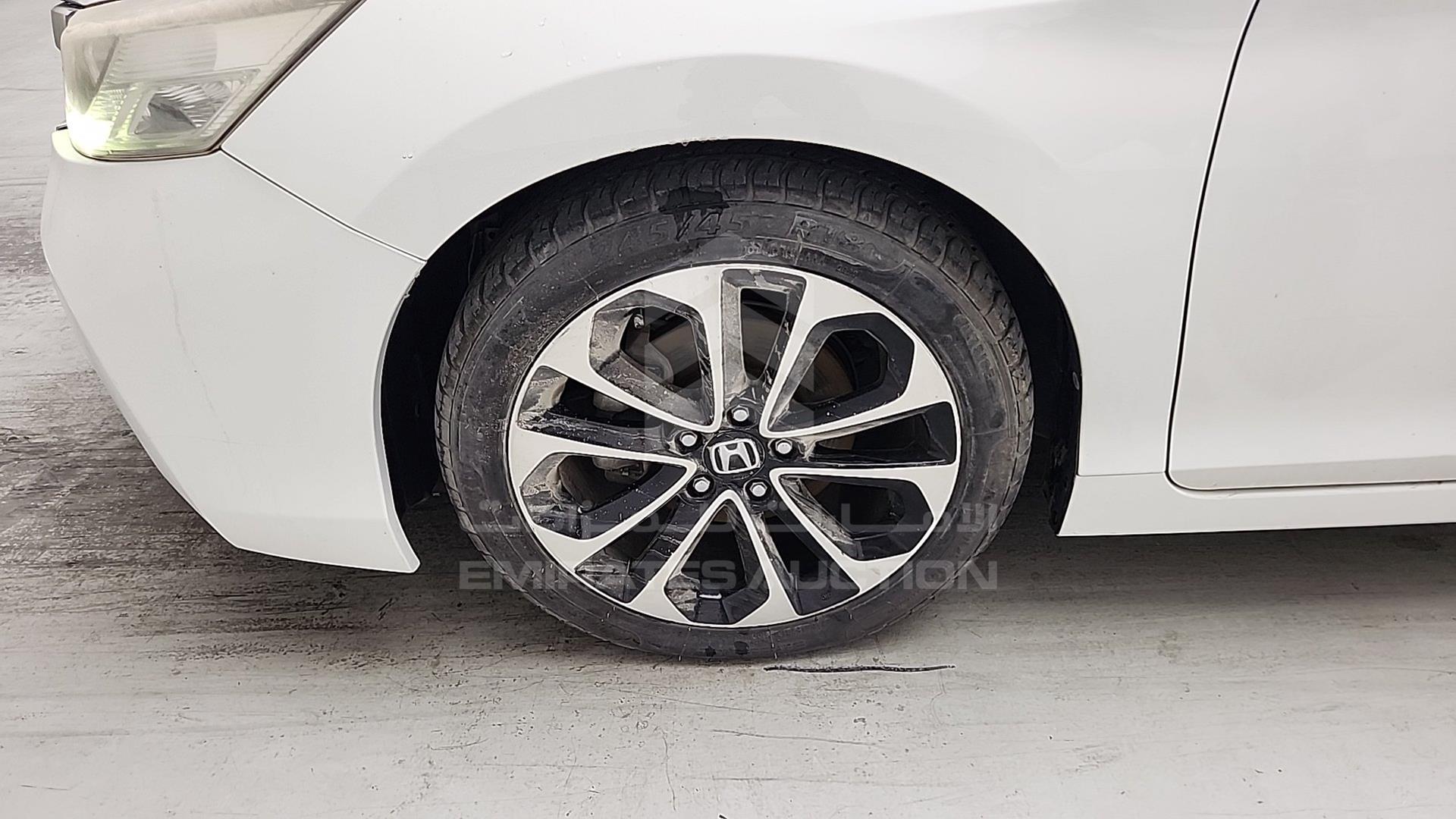 2016 HONDA ACCORD VIN: LUCCR2647G3413109