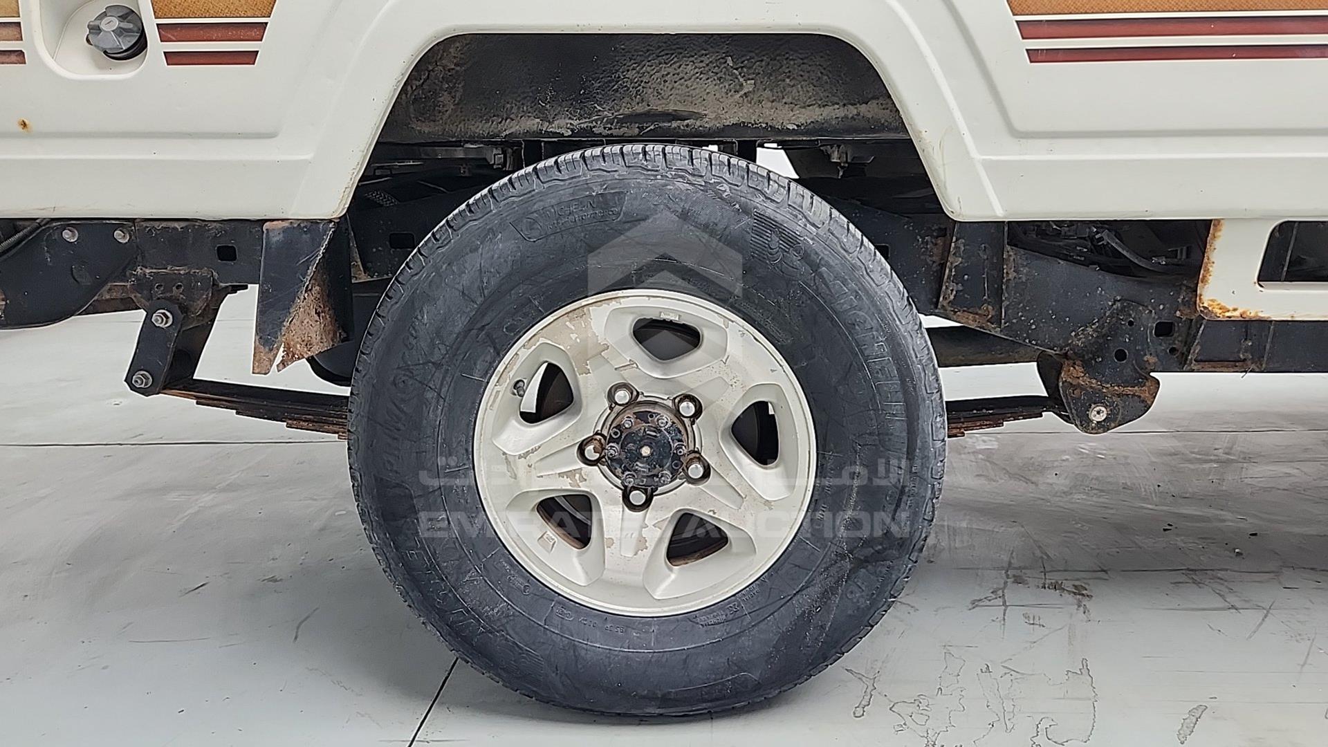 2012 TOYOTA LAND CRUISER VIN: JTFLU73J2C4522860