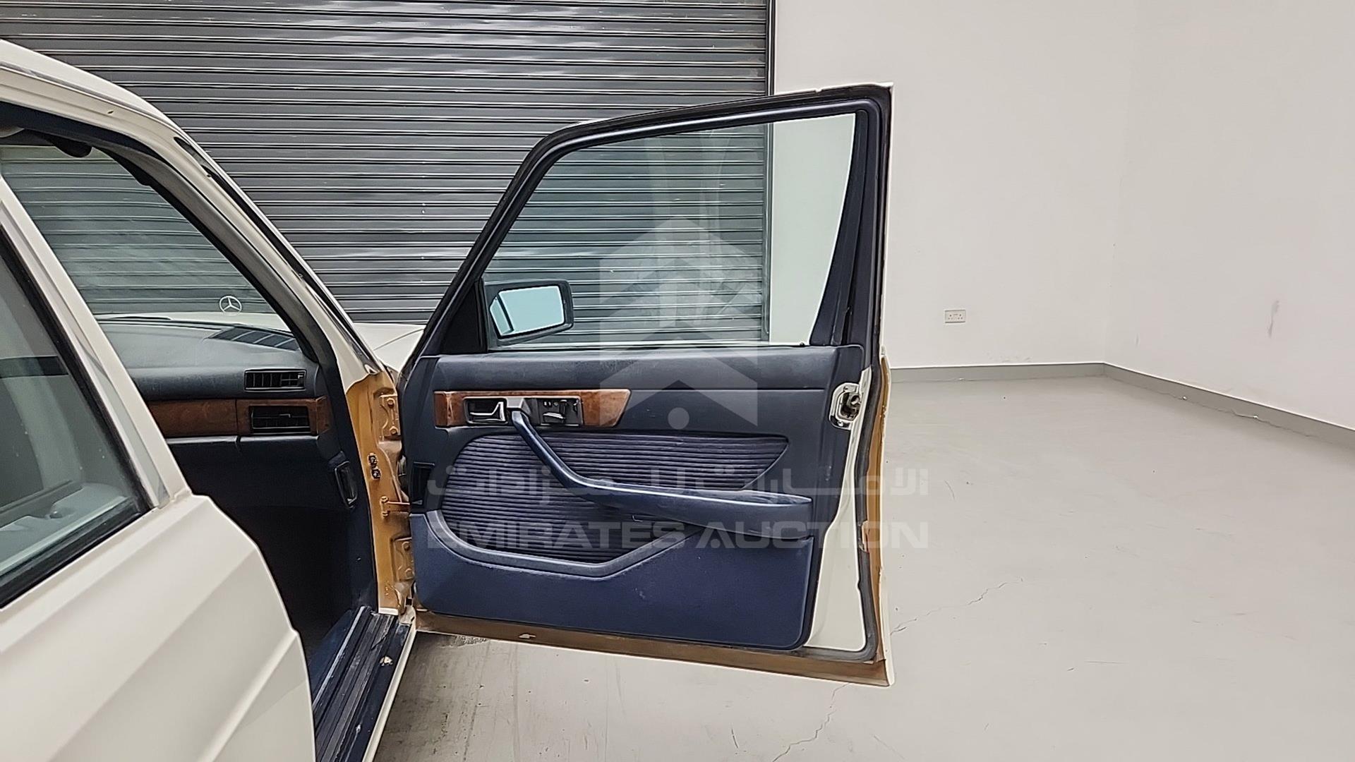 1988 MERCEDES SEL 560 VIN: WDB1260371A413501