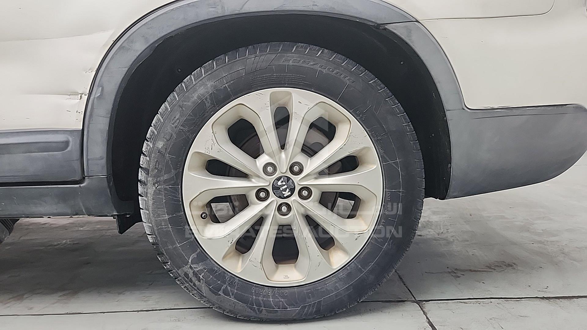 2015 KIA SORENTO VIN: KNAKU8117F5571416