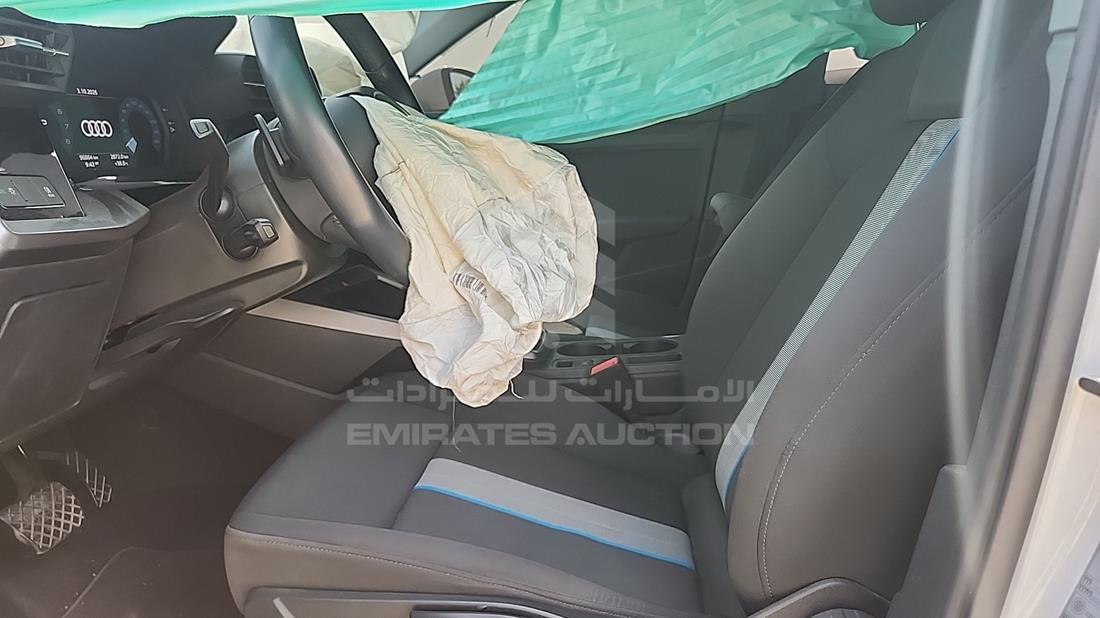 اودي ايه 3 2024 — زاوية السائق الأمامية اليسرى — صورة 12