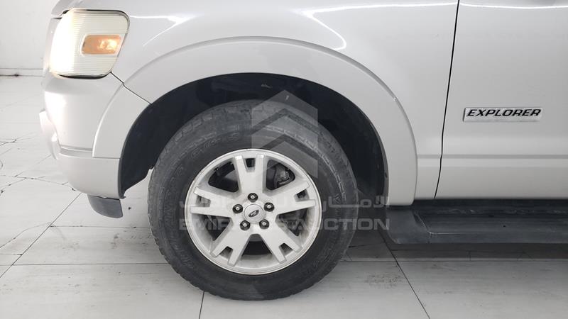 VIN: 1FMEU73E87UA45518 Auction: EmiratesAuction Lot: 405931 VIN: 1FMEU73E87UA45518 Ford Explorer 2007 SILVER Photo 31