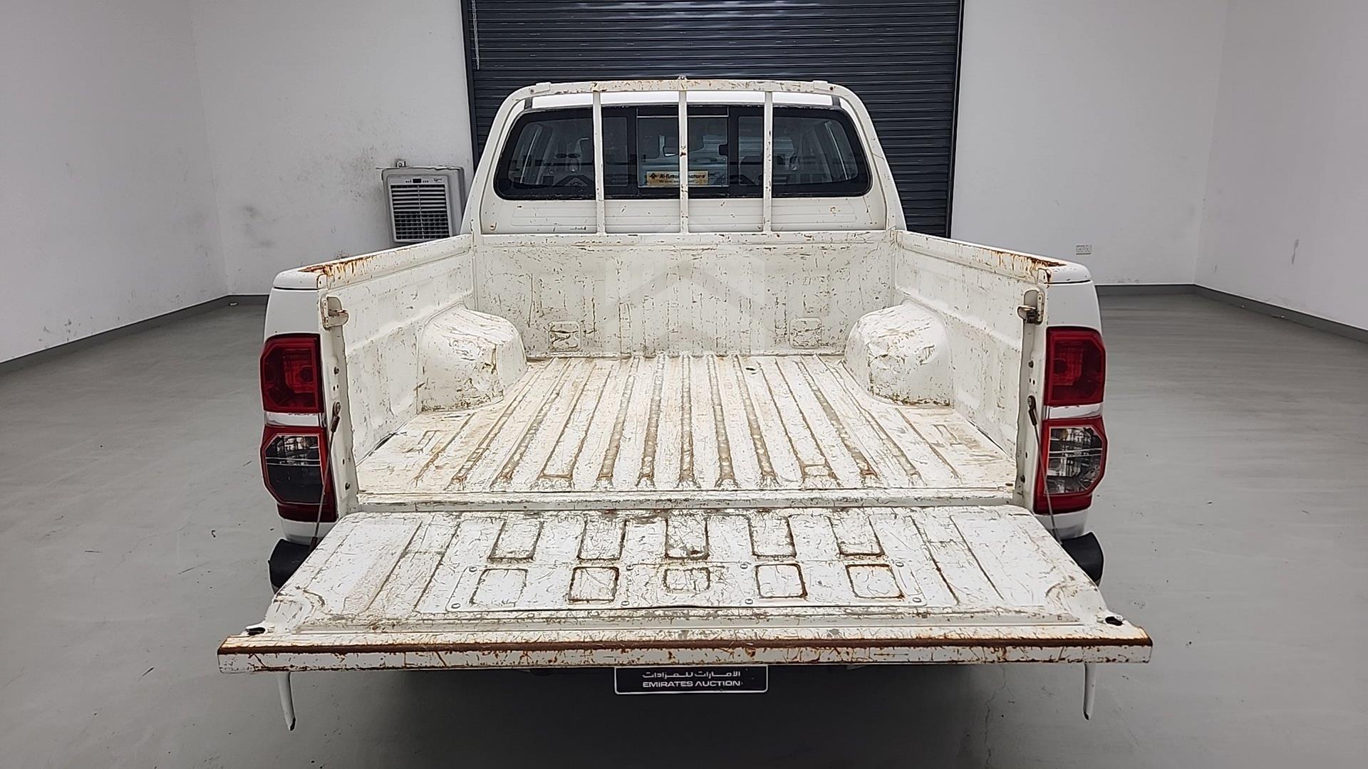 2013 TOYOTA HILUX VIN: MR0FX22GXD1386150