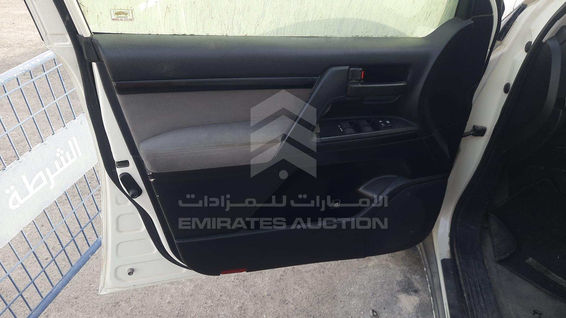 2011 TOYOTA LAND CRUISER VIN: JTMDU09J8B4044518