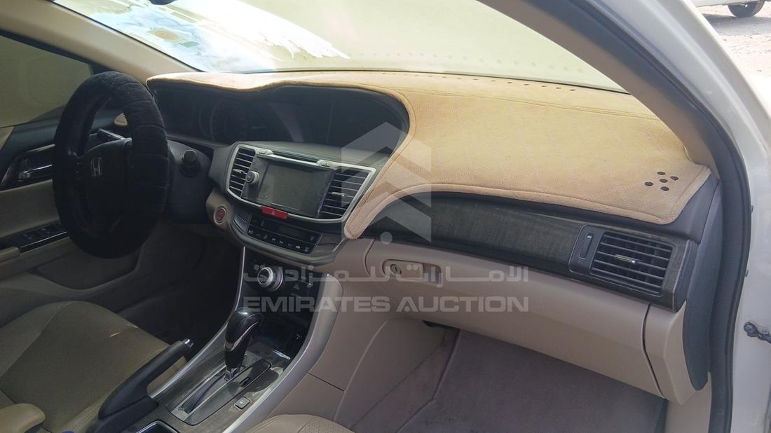 هوندا اكورد 2013 — زاوية واجهة الراكب الأمامي الأيمن — صورة 25