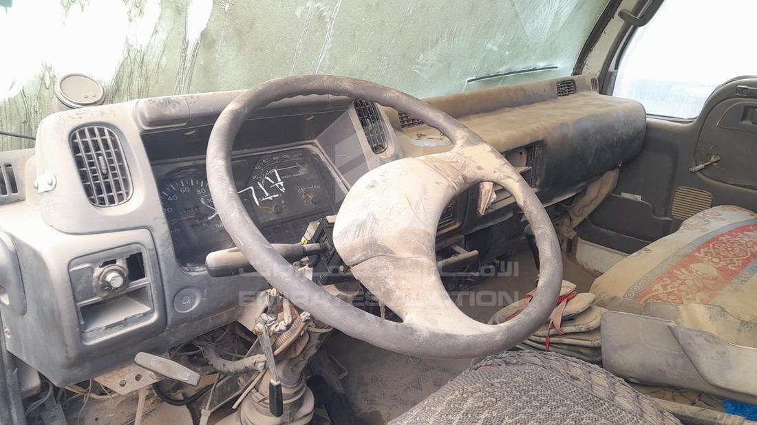 Nissan Diesel UD — Steering & Mounted Controls — Photo 13
