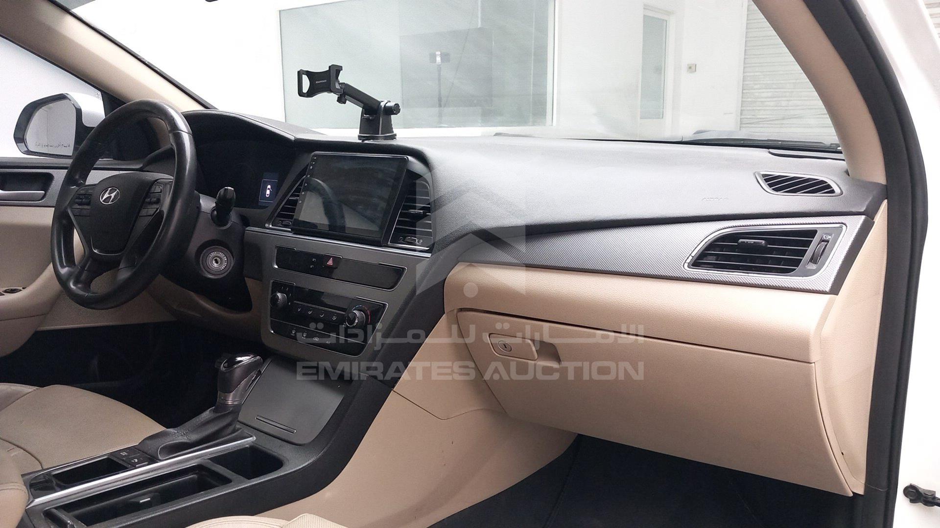 2016 HYUNDAI SONATA VIN: KMHE241G6GA168213
