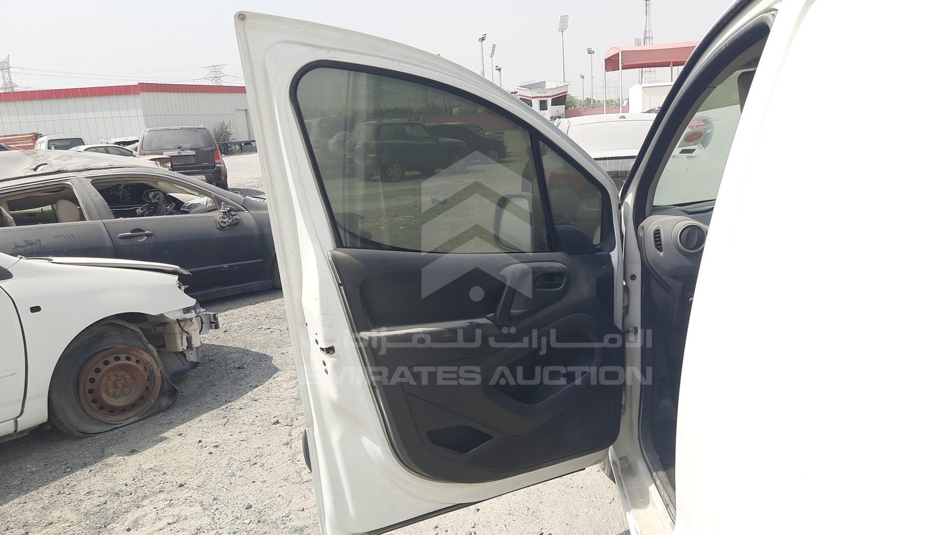 2015 PEUGEOT PARTNER VIN: VF37ENFUXFJ515832