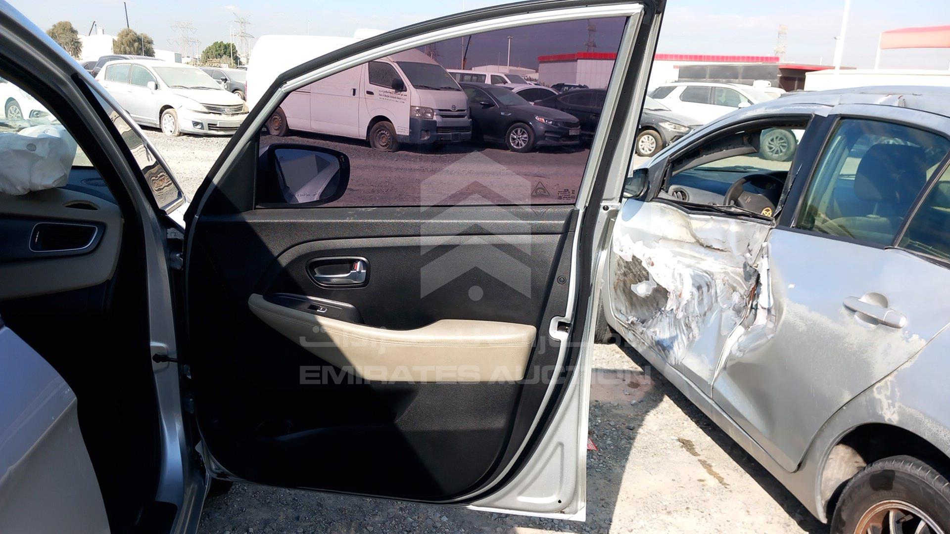 2018 KIA CARENS VIN: KNAHT8111J7187593