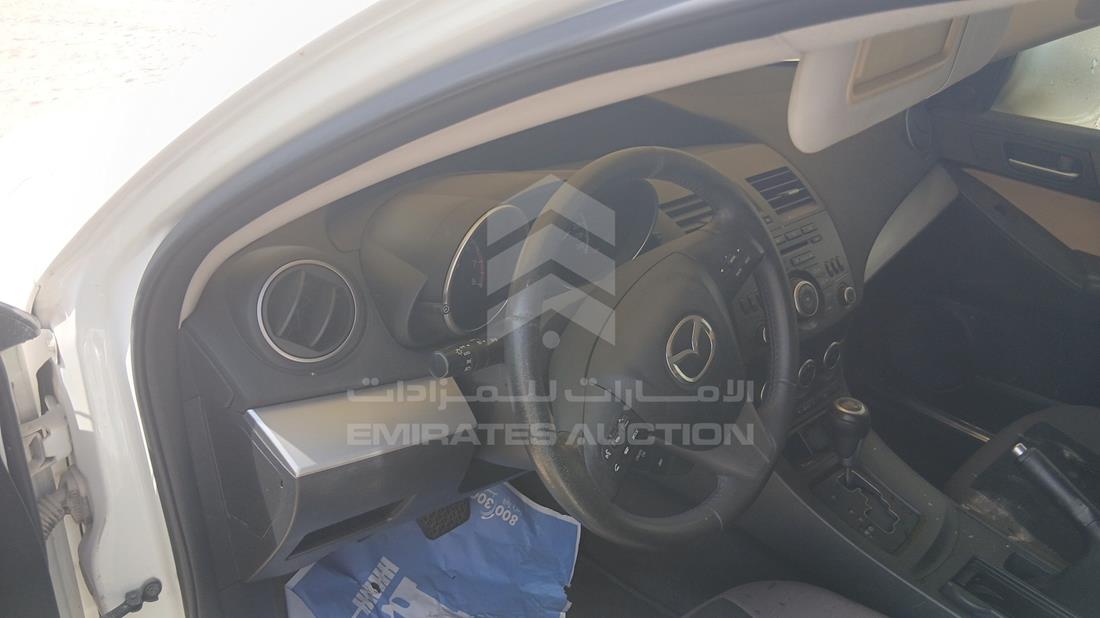 مازدا 3 2013 — زاوية واجهة السائق الأمامية اليسرى — صورة 11