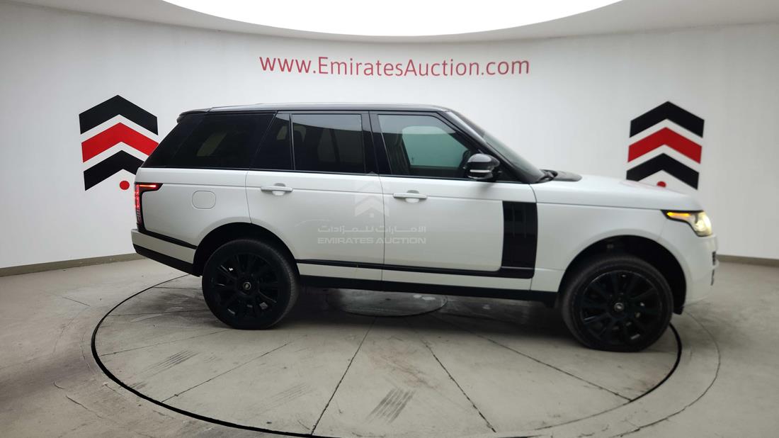 2016 Range Rover Vogue — Right Full View — Photo 38