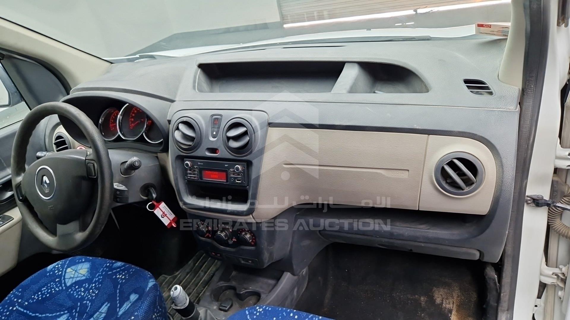 2017 RENAULT DOKKER VIN: VF18SRB46HG533781
