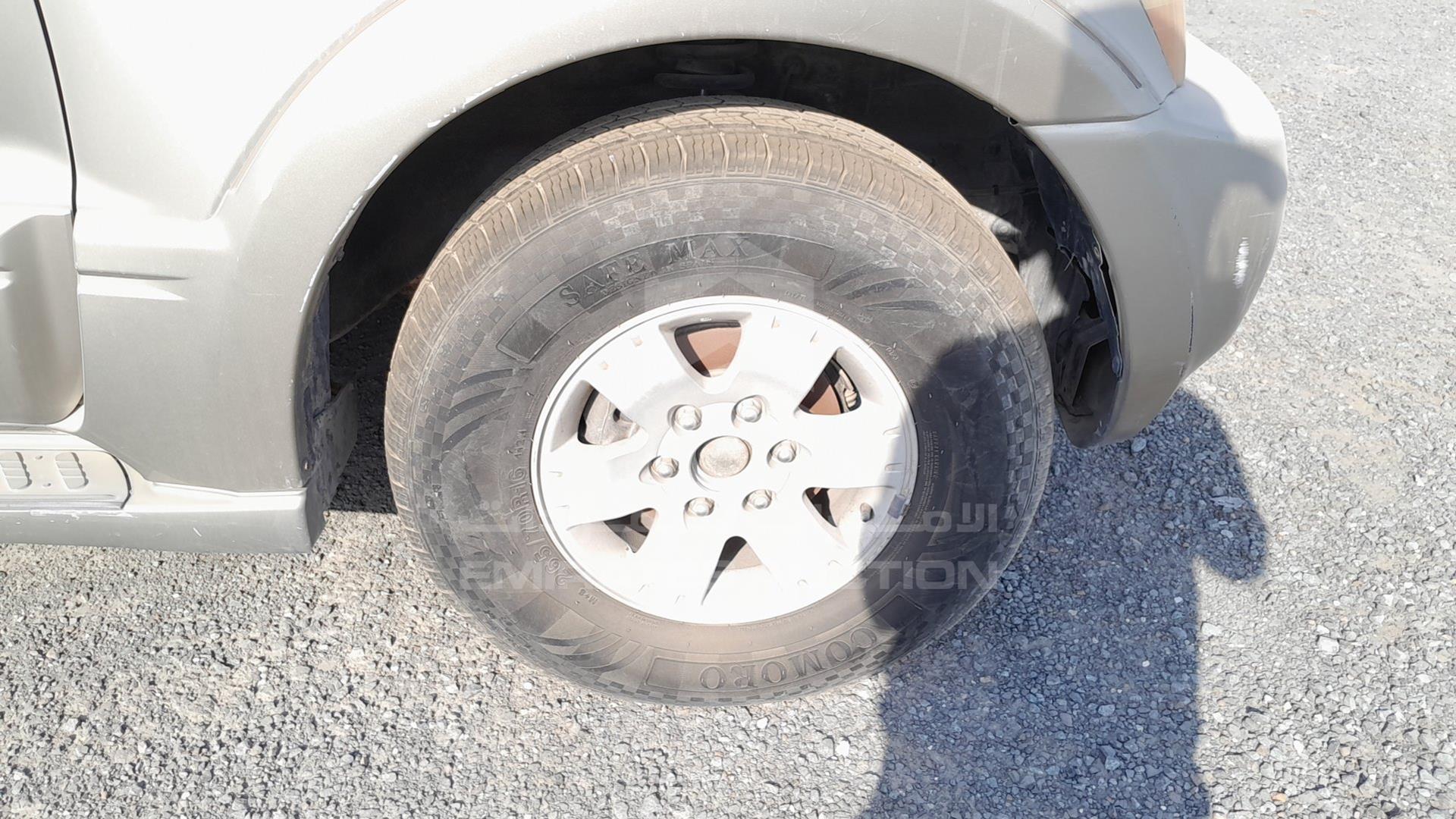 2004 MITSUBISHI PAJERO VIN: JMYLRV73W4J704652