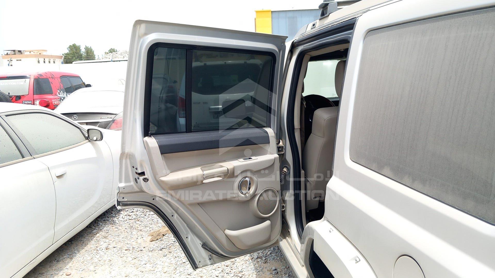 2007 JEEP COMMANDER VIN: 1J8H368257Y570082