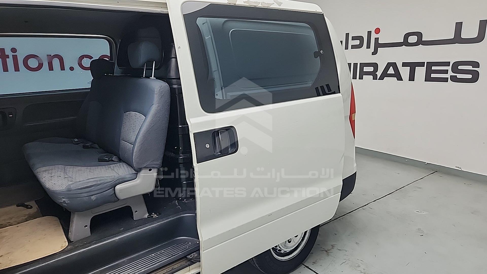 2012 HYUNDAI H1 VIN: KMHWG81R6CU367947