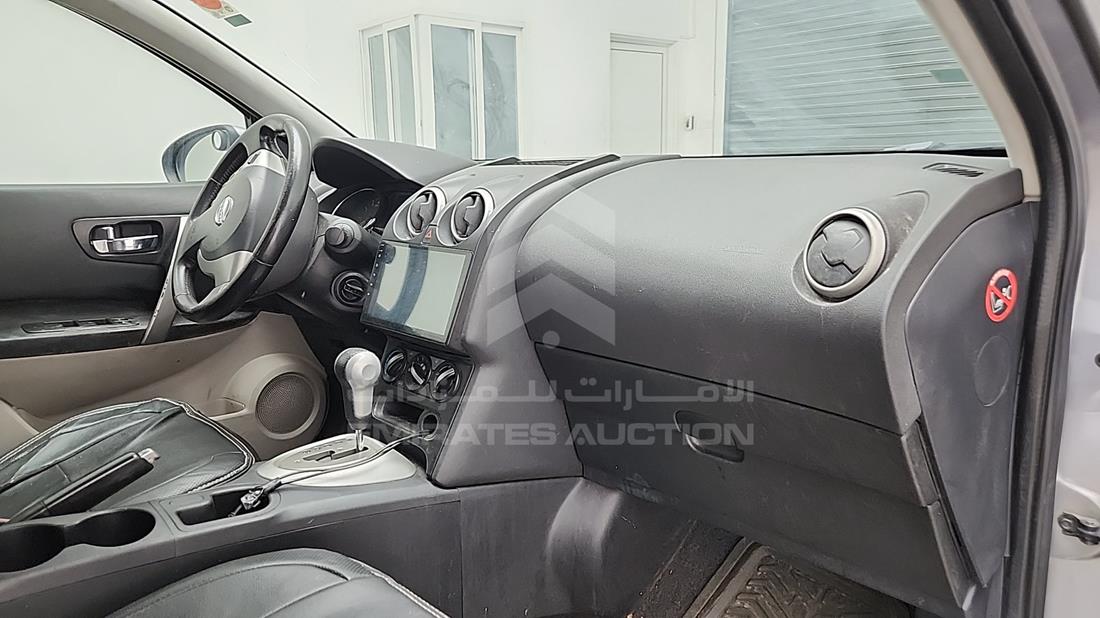 2011 Nissan Qashqai — Front Right Passenger Dashboard View — Photo 32