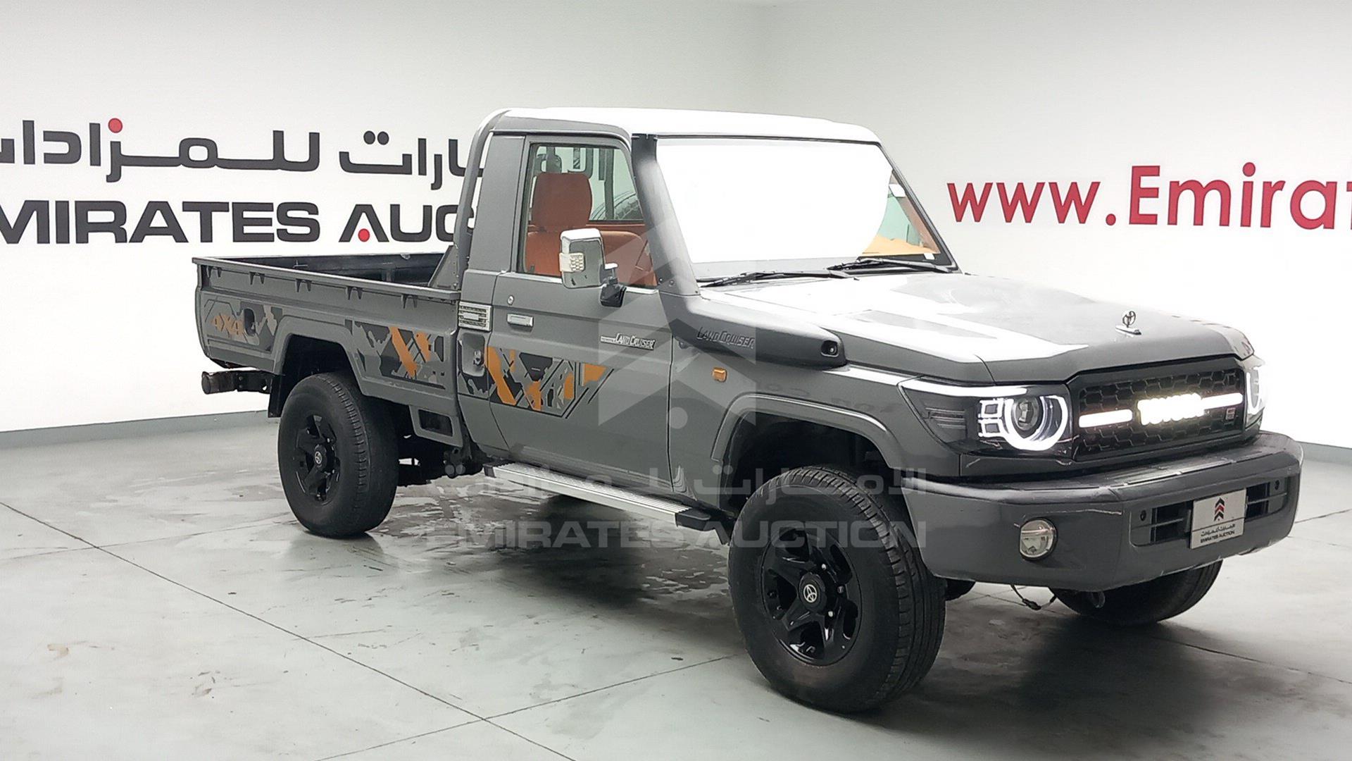 2016 TOYOTA LAND CRUISER VIN: JTFLU71J2G7037416