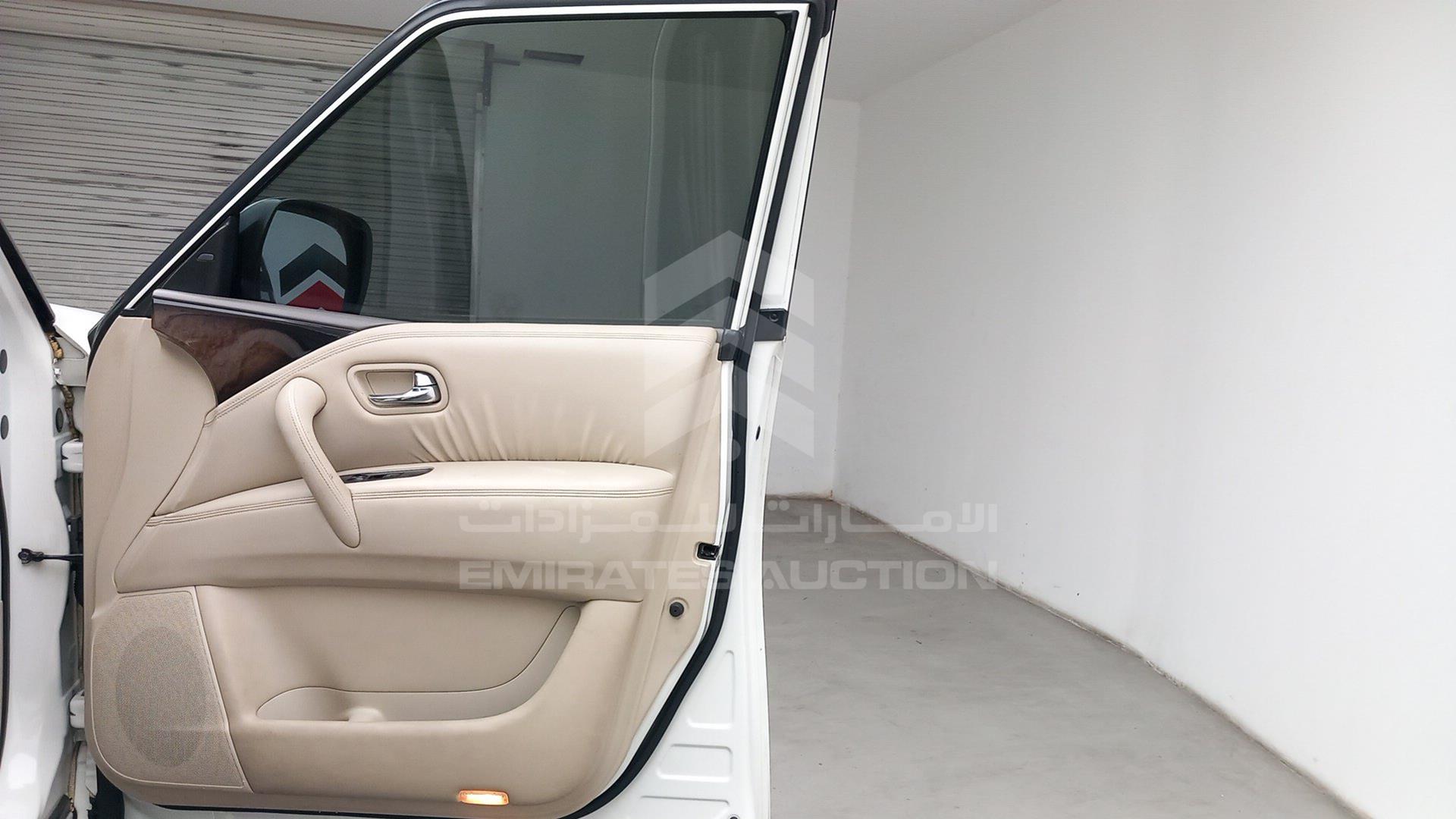 2011 INFINITI QX56 VIN: JNRAZ25Y6B9000720